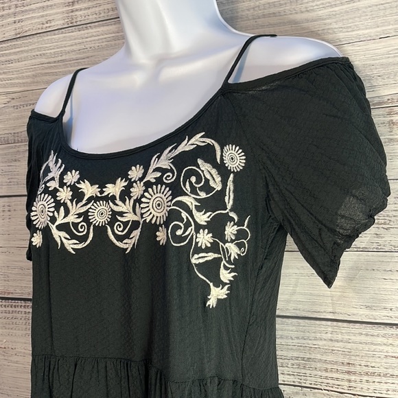 Black Bohemian Embroidered Top Size Small - Picture 2 of 7
